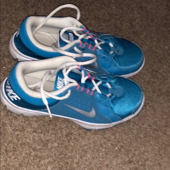 Nike Shoes - 🛑SOLD🛑 Women's Nike Sneakers.